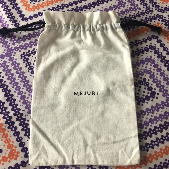 Mejuri - empty dust bag with 3 pearls clips included - Picture 5 of 5